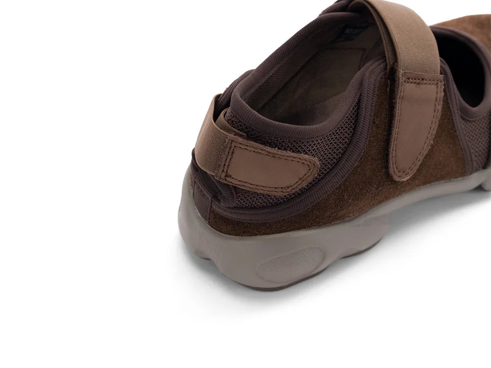 Tabi Shoes New Fashion Belt Buckle Split Toe Shoes Sneakers Ladies Leather Flat Shoes Mary Jane Casual  For Women